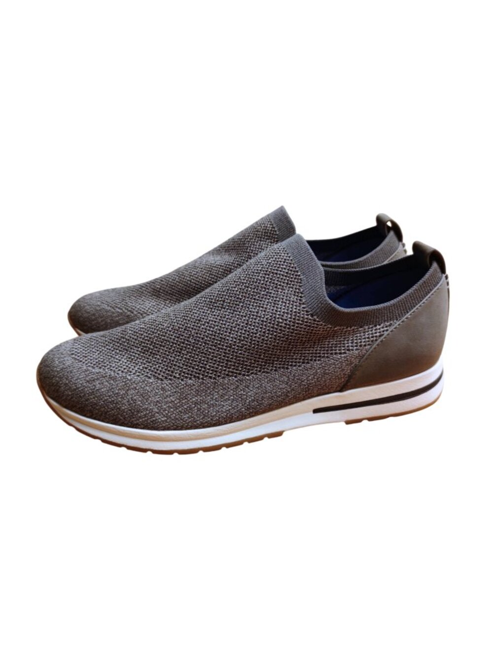 Me Too Womens Lyric15 Slip On Sneakers Size 9.5M Color Wet Cement / Flan Heat